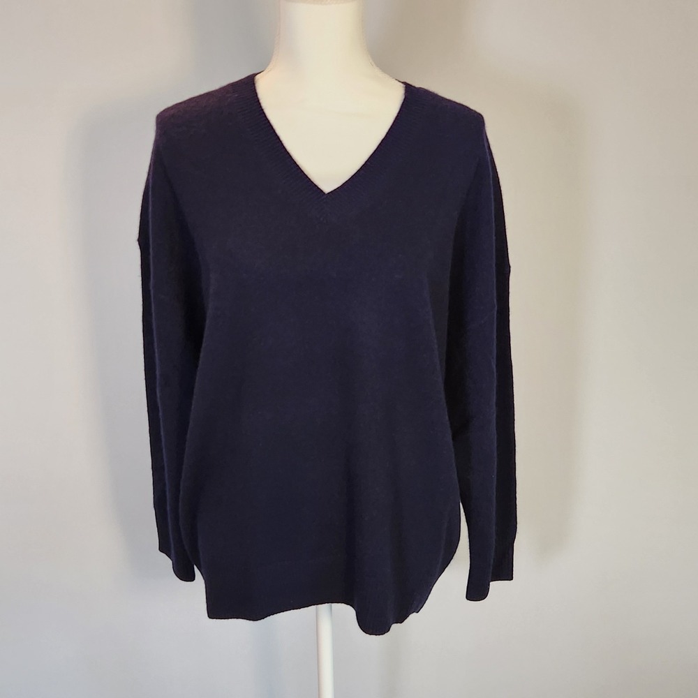 Banana Republic NEW  Cashmere V Neck Sweater Navy Small Quiet Luxury Minimalist